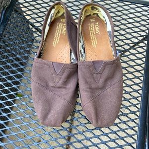 Brown Toms, Size 8